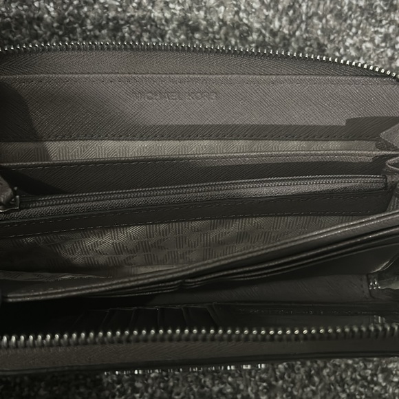 Taupe Michael Kors Wallet - Picture 5 of 5